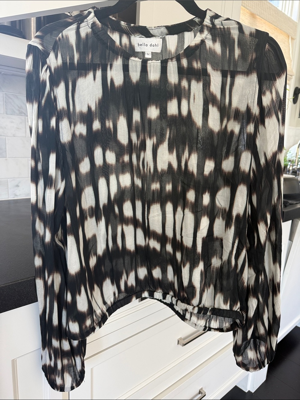 Bella Dahl Black & White Abstract Printed Long Sleeve Top